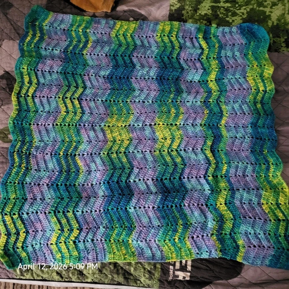 Vintage Crochet Ripple Afghan Blanket 70s Chevron Zig Zag Pastel Colors 30x33(2)